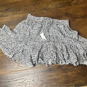Black and White Skirt sz Large